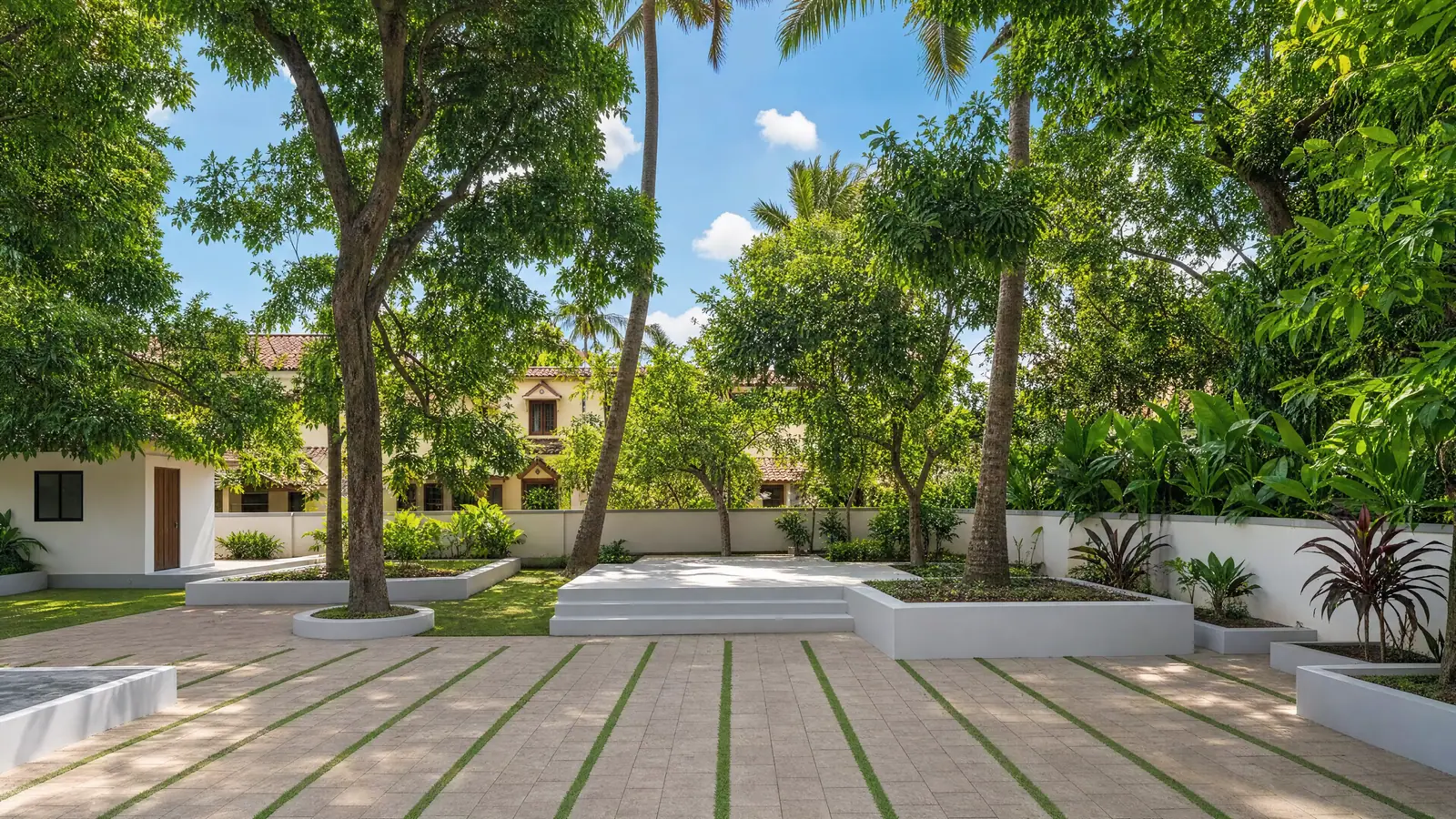 The open courtyard and front yard at Spanda, ready for a gathering